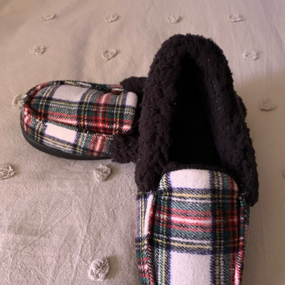 Muk Luks tartan Plaid House slippers NWOT - Picture 3 of 4